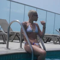 Charlee_pink avatarképe