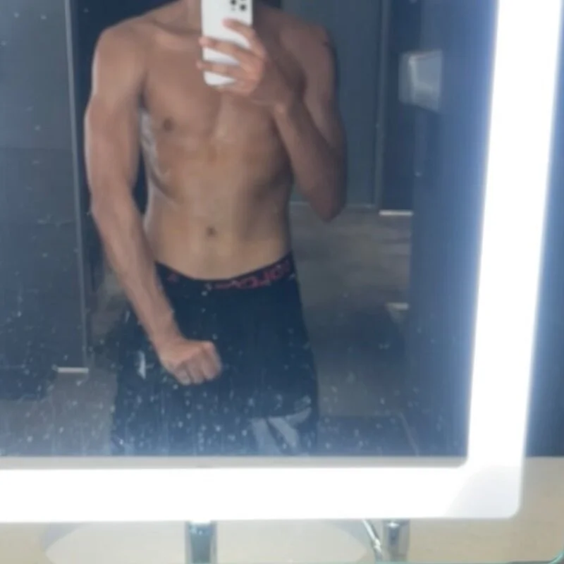 lightskinwithgirth profile photo
