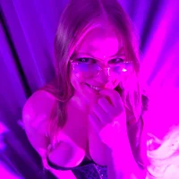 Lisa-Foxi's Profile Pic