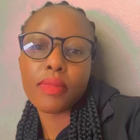 Iam-Portia Φωτ, Προφίλ