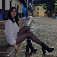 Zoey_kiss_