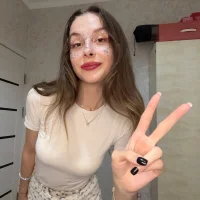 Shy_Little_Mia Stripchat
