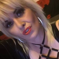HotEveline's Offline Chat Room