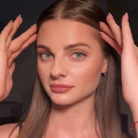 ElleWoolley's Profile Pic