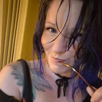 Violet-DellaNuit's Profile Pic