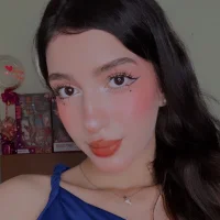 Emily-hottson Adlı Modelin Avatarı