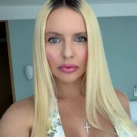 VikkiDakota