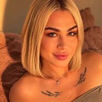 KissMeLolaa