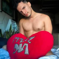 LeoBonucci2519 webcam