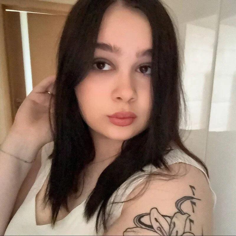 Michelle_Host