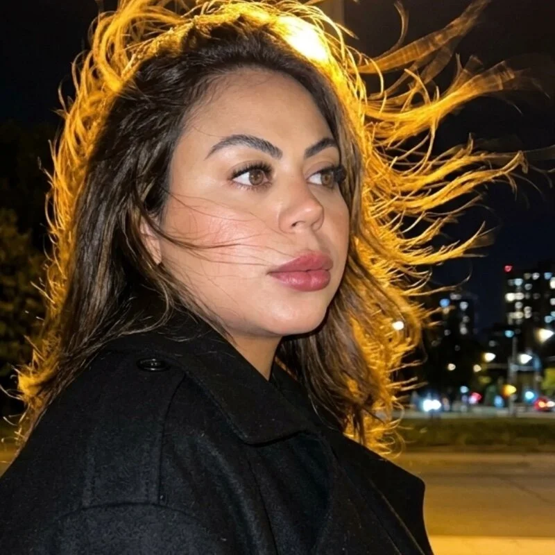 LariiHotWife
