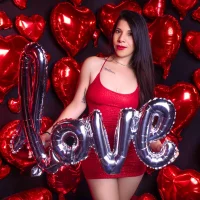 LauraVeleez's Avatar Pic