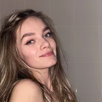 eva_lovia21's Profile Pic