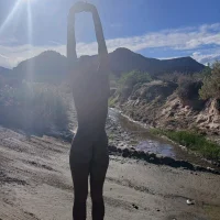 ebonynshine Adlı Modelin Avatarı