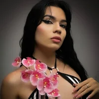 LadyLuminary Adlı Modelin Avatarı