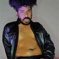 curlyguy25 profiképe