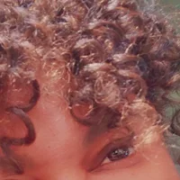 Saach Poză de profil