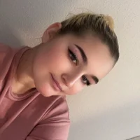 GoldenPeachh's Profile Pic