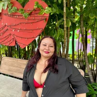 Charlottee27's Profile Pic