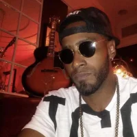 LONGSTRONGDONG69's Offline Chat Room