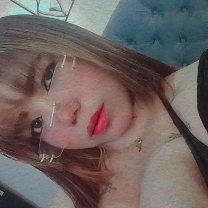 KRYSTENMOON live cam profile