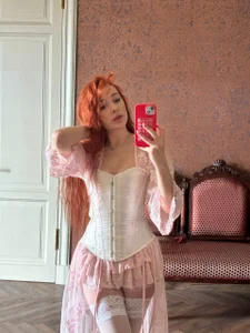 Megan-Longoria Public Foto 5