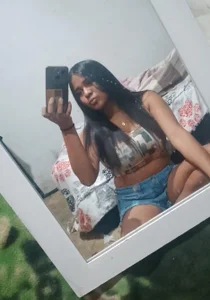 zuriel-coral It draws you in effortlessly and won't let you go 💋 Gambar