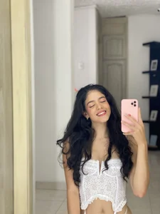 AngelinaRoss_ Selfie time Pic 8