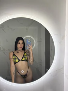 zoee_jackson 💛 Foto 6