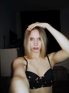 CherryRoseLove_ Public Pic 8