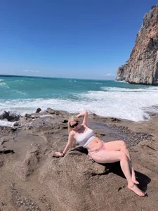Elfi_InPublic ELFI IN THE SEA 🌊 Pic 2
