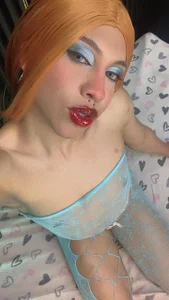 The way you look at me bristles my skin. de AndyBlake_  2 Imagens