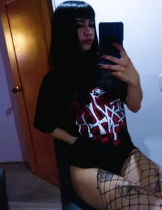 DAKOTALUCIFENA HEY  5টি ছবি