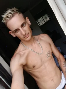 Beautiful_Bodies_ Public Pic 3