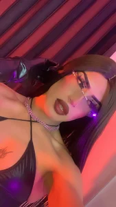 antonella_rosecs 👑 and I will be your sassy queen টি ছবি