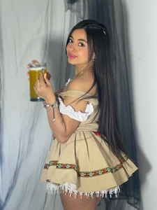 CharlotePetite_ Oktobertfest 🍺✨🔥 Foto 3
