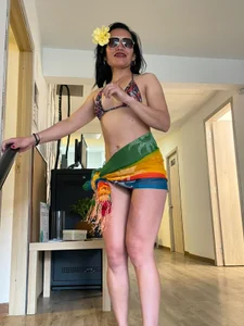 Victoria-eloit The beach is deserted, and my imagination is running wild 👙😈 Kuva 5