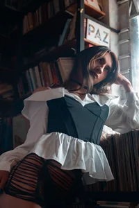 IsabelleDaza library Pic