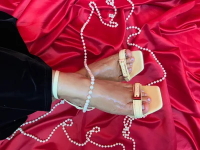 Class on the outside… fire on the inside 🔥 de Abril_Beltran_  2 Imagens