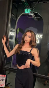 Emmavr date night  5টি ছবি