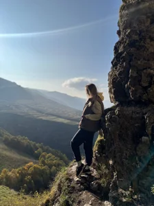 Vivian_Davis Travel to mountains Pic 5