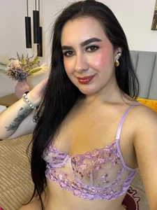 Naomi_west 💜Romatic Pic