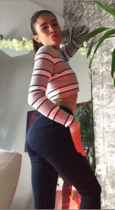 leyah_ a touch of danger Foto