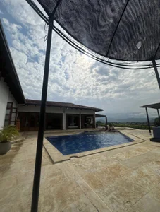 Piscina de Lola_Oberly_xxx  5 Imagens