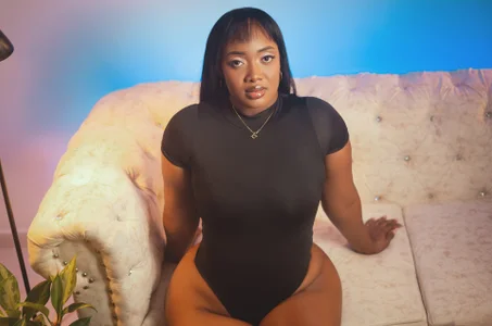 RoxannaBlanche one day in my living room Pic 7