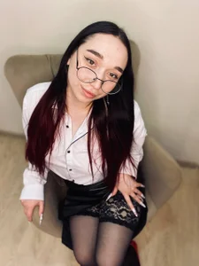 Zdjęcia TaylorBaker the secretary in the office😎:  5