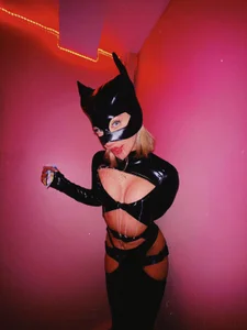 Listen to me roar od belashimaa  2 snímek