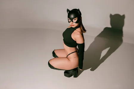 GretaVelvetのCatwoman is here🐈‍⬛🌃✨の 5枚の写真