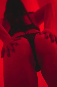 JuliyaMayss red Pic 4