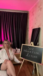 KriisKiss milf teacher Pic 5